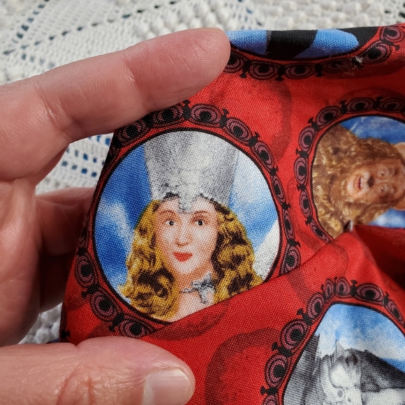 Wizard of Oz red makeup pouch - Picture 8 of 13